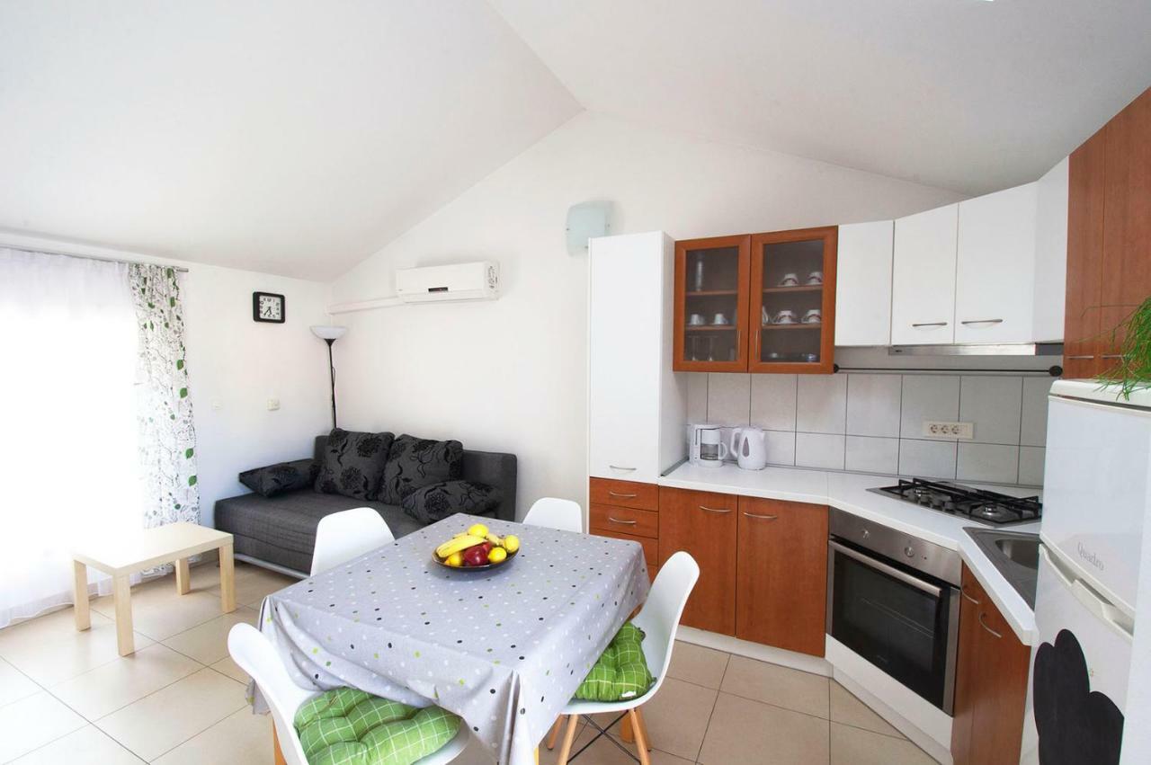 Apartment Dva Oriha Funtana Exterior photo